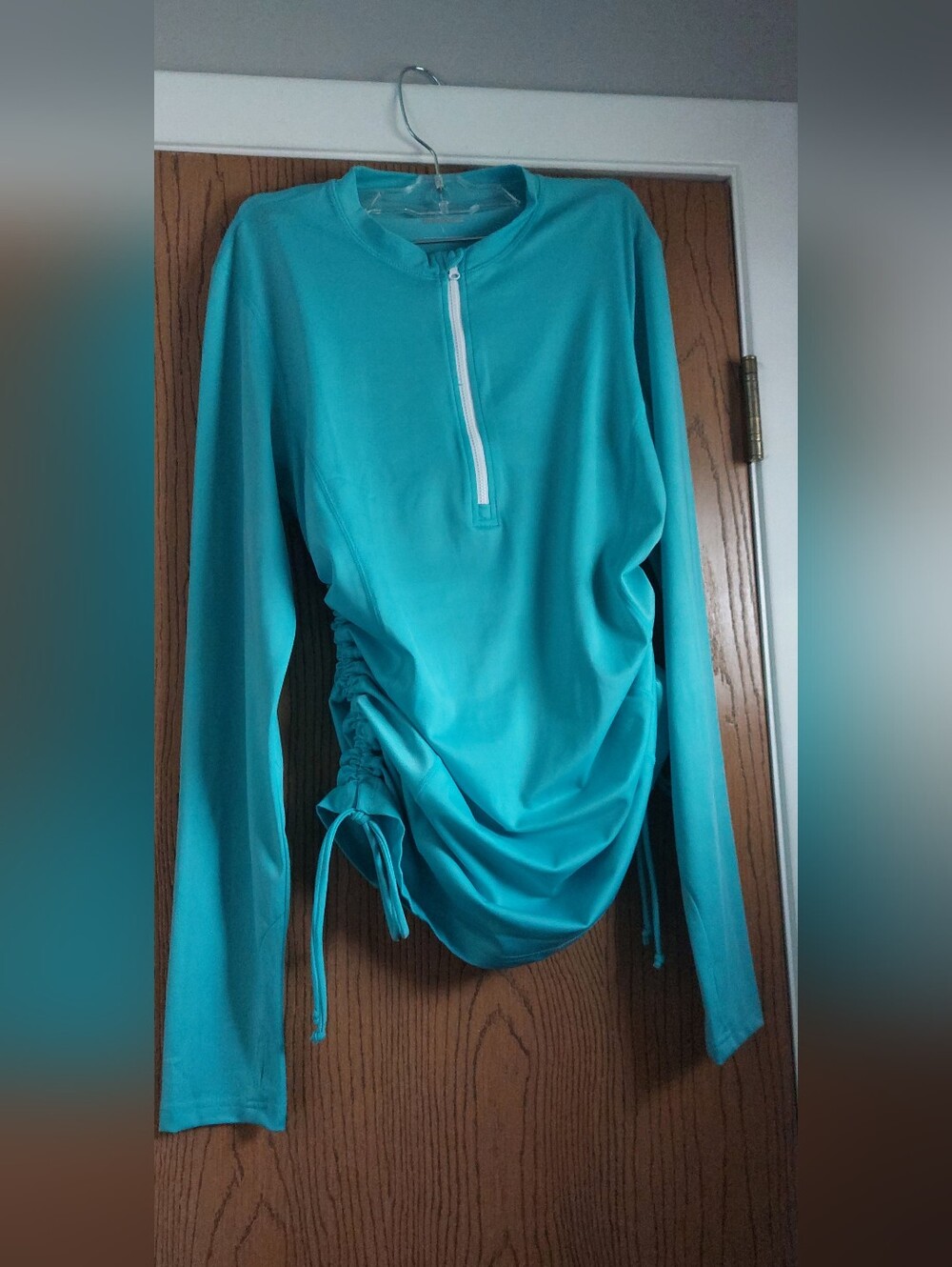 Turquoise Long-Sleeve Zip Front Ruched Swim Cover Top. Size L.